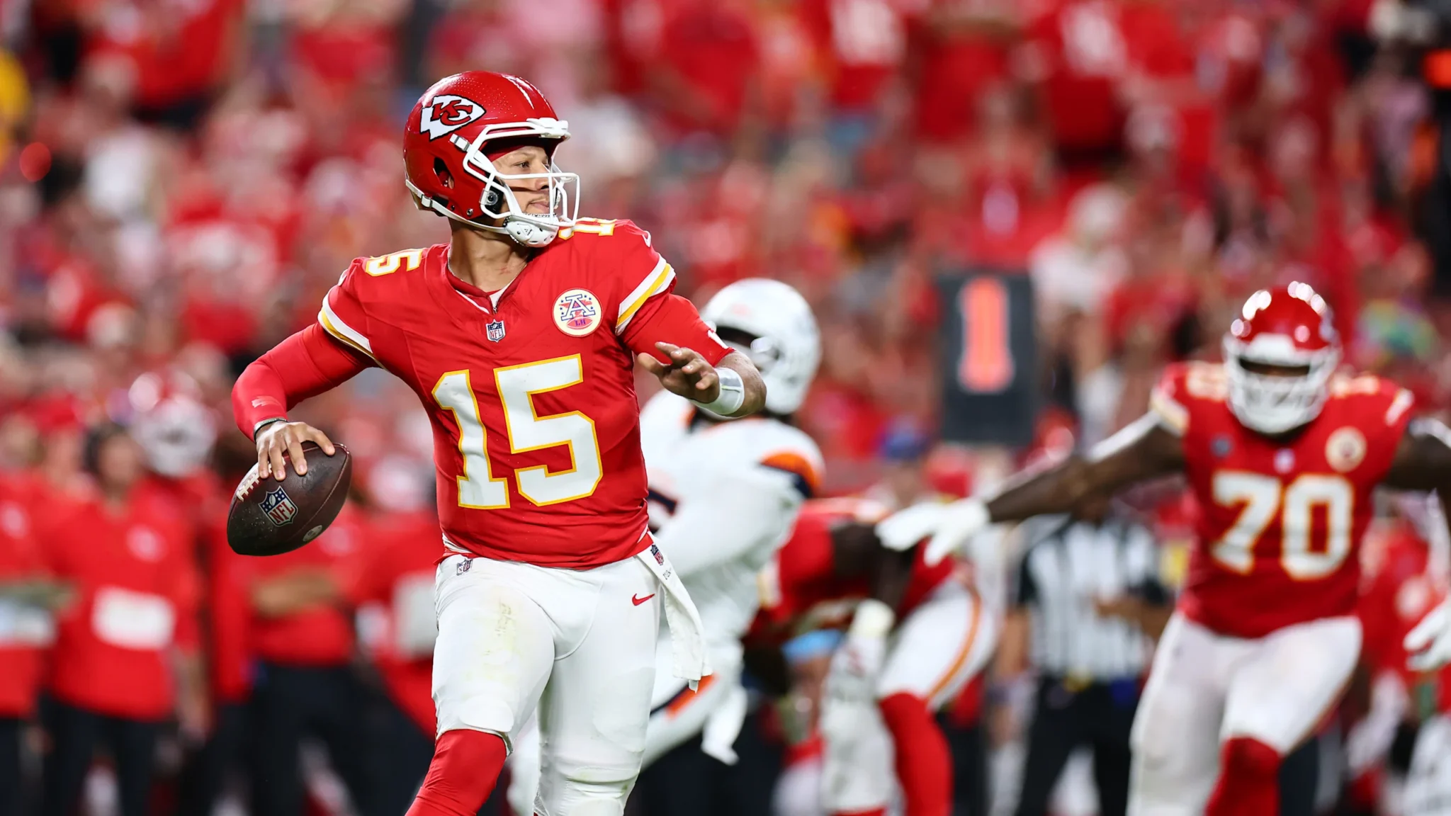 mahomes-foto-Sam-Lutz-2048x1152