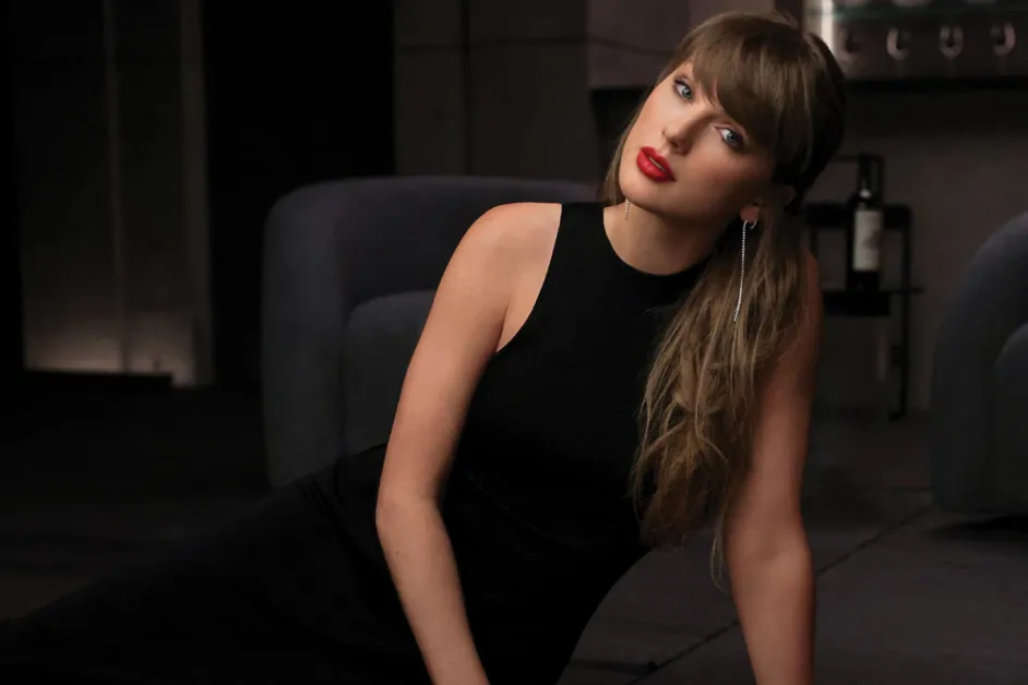 02-taylor-swift-tloas-encore-billboard-1800